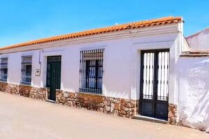 3-Bedroom House with Terrace, Castilblanco