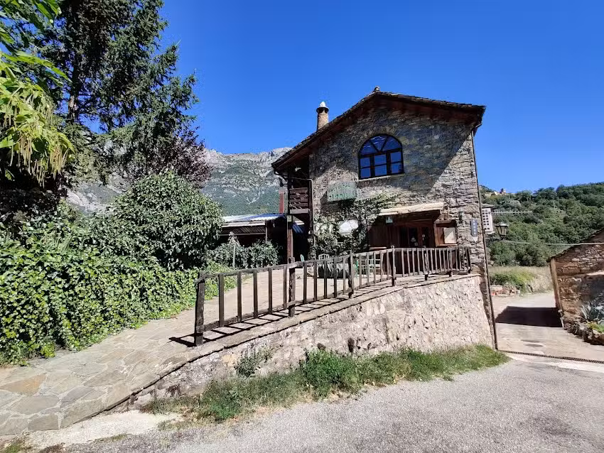 Acampada rural y &aacute;rea de autocaravanas El Plano