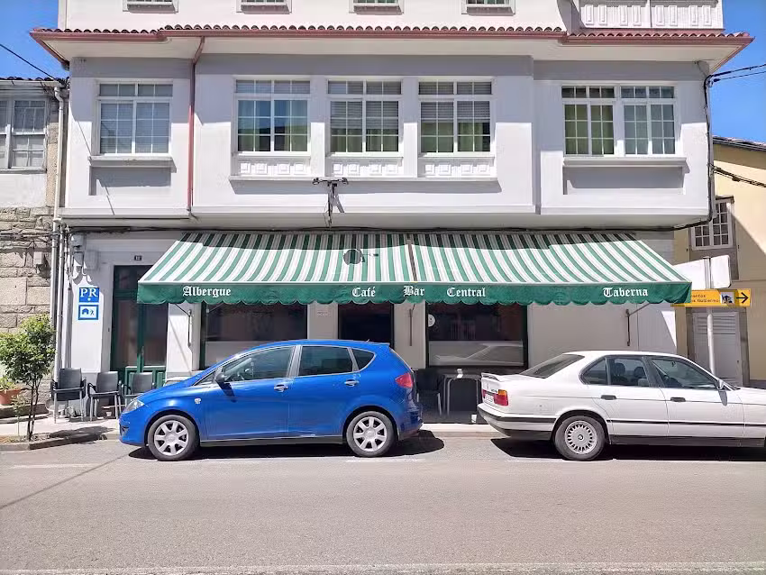 Albergue, caf&eacute; bar central