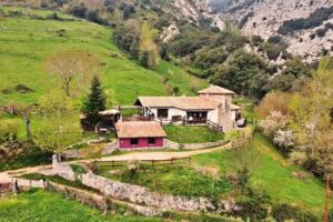 Albergue de Caba&ntilde;es