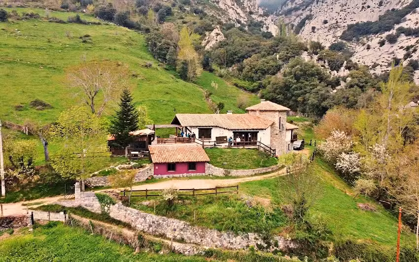 Albergue de Caba&ntilde;es