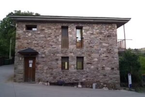 Albergue de peregrinos del camino de Santiago de LUBI&Aacute;N