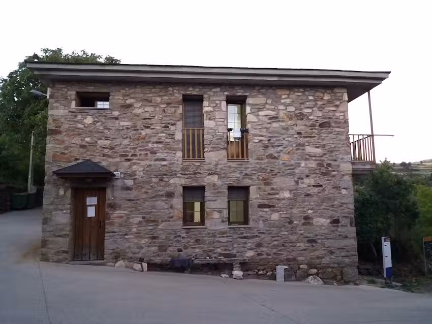 Albergue de peregrinos del camino de Santiago de LUBI&Aacute;N