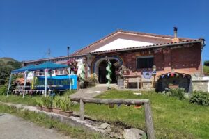 Albergue el Minero,(temporada baja),con reserva de 48 h.antes y grupos de 5 personas,