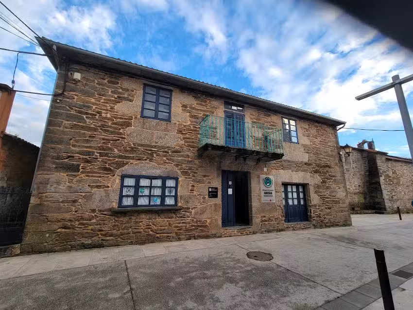 Albergue Municipal de Arz&uacute;a