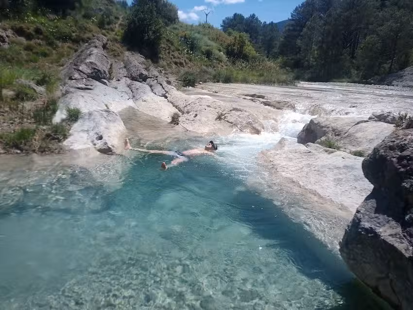 Albergue nacional de carretera de Triste (antiguo parador nacional abandonado)