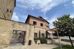 Albergue peregrinos Viana &ndash; Andr&eacute;s Mu&ntilde;oz