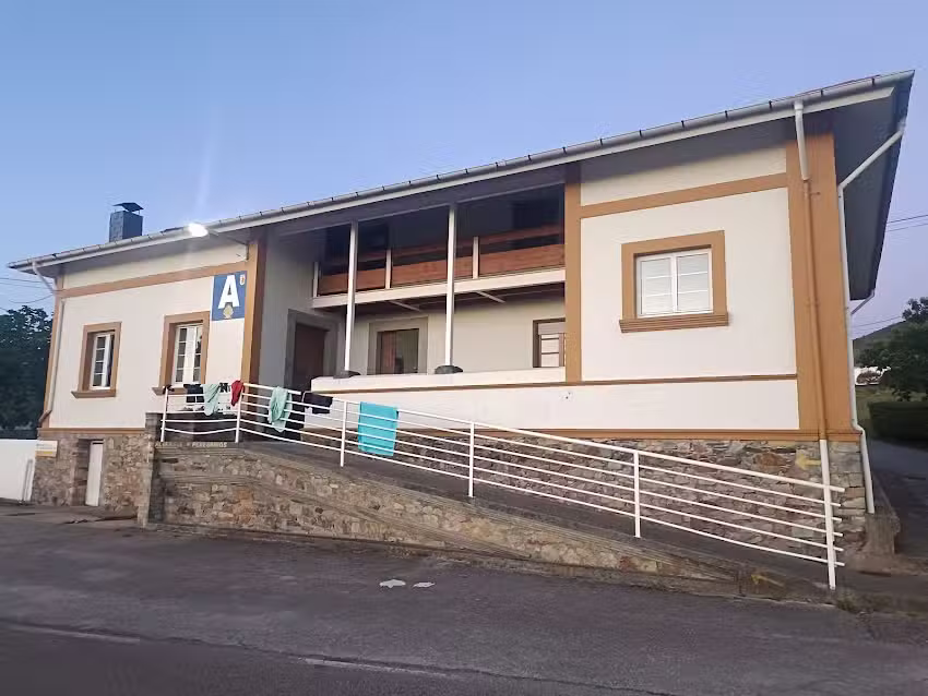 Albergue p&uacute;blico Luarca Aldin ALMU&Ntilde;A