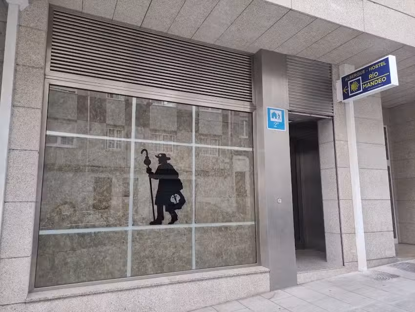 Albergue R&iacute;o Mandeo