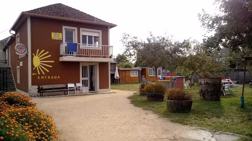 Albergue Tur&iacute;stico Catro Canos