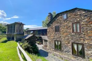 Aldea Lamacido. Casa de Turismo Rural con granja en Galicia.