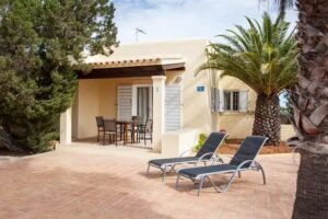 Allotjaments Tur&iacute;stics Adelina