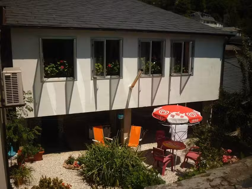 Alojamiento en Samos Pensi&oacute;n Santa Rosa