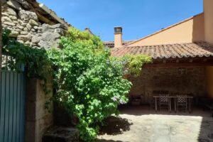 Alojamiento rural El Capricho de Ana. Casa Rural. Neila de San Miguel.
