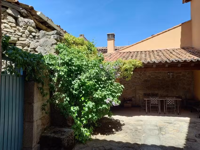 Alojamiento rural El Capricho de Ana. Casa Rural. Neila de San Miguel.