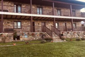 Alojamientos En Entorno Rural Los Trobos