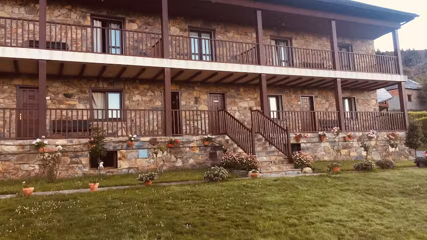 Alojamientos En Entorno Rural Los Trobos