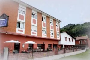 Alojamientos Ferm&iacute;n