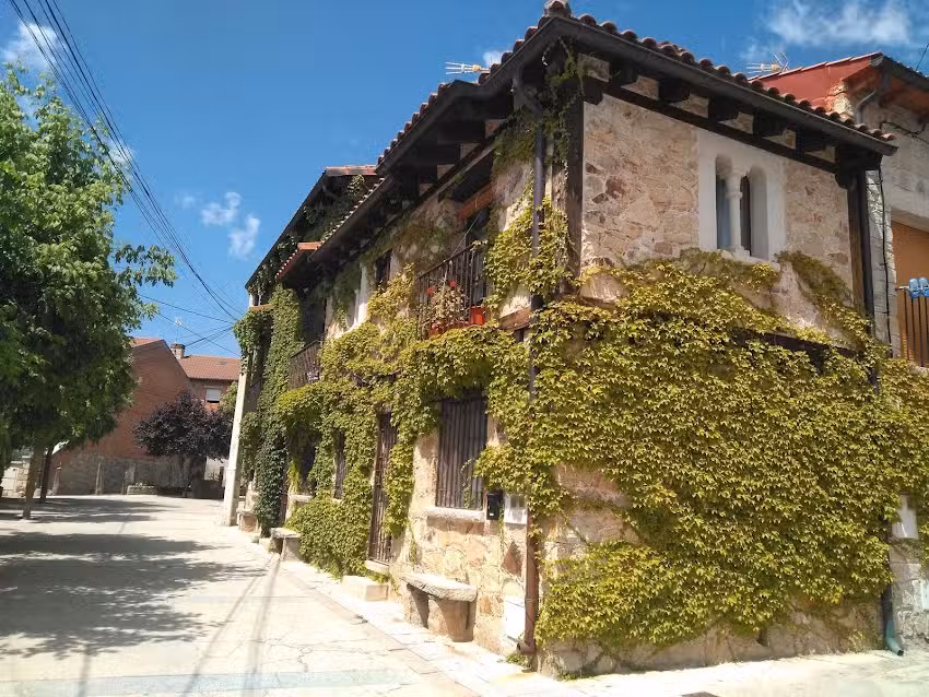 ALOJAMIENTOS LA IGLESIA