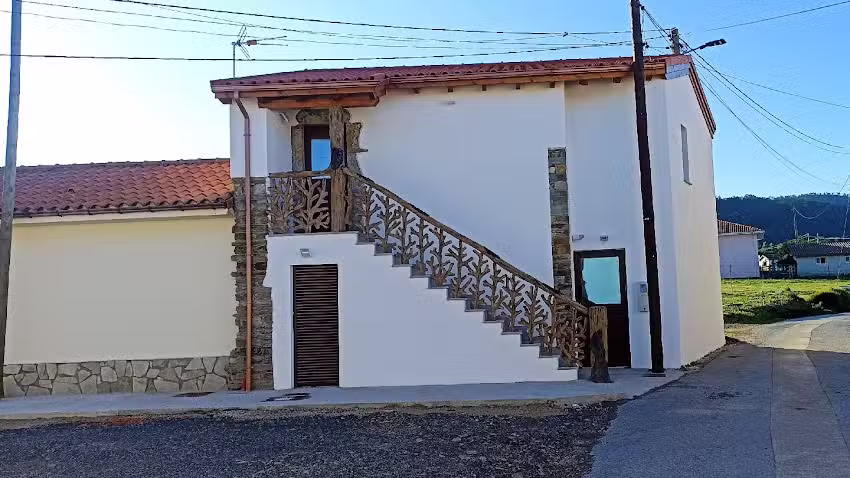 Alojamientos y Albergue playa del Silencio