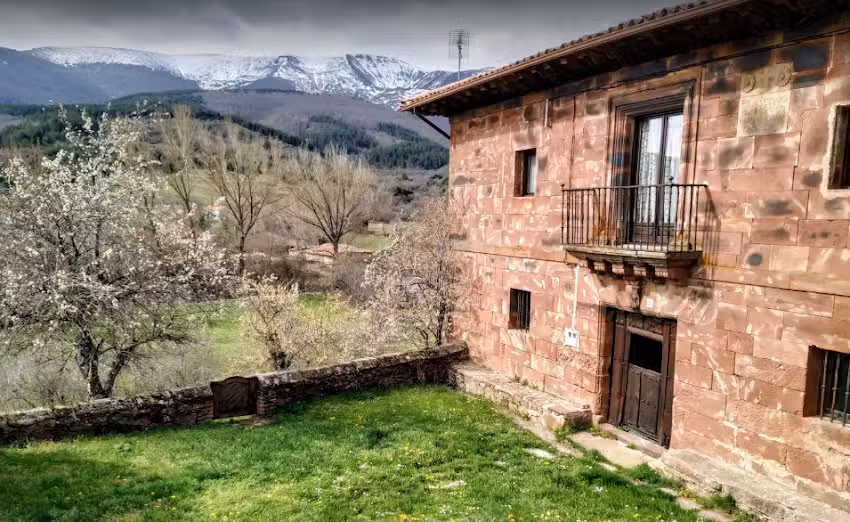 Alquiler Casa Completa 6/13 plazas SIERRA DE LA DEMANDA La Casa de Chusa. V u T . 09/97