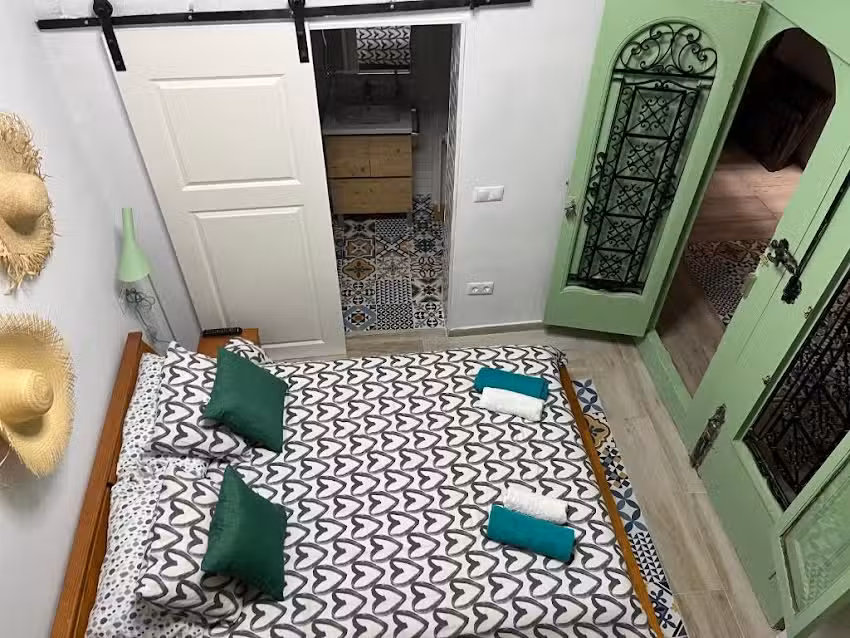 Alzira bonita Habitaci&oacute;n verde con ba&ntilde;o privado
