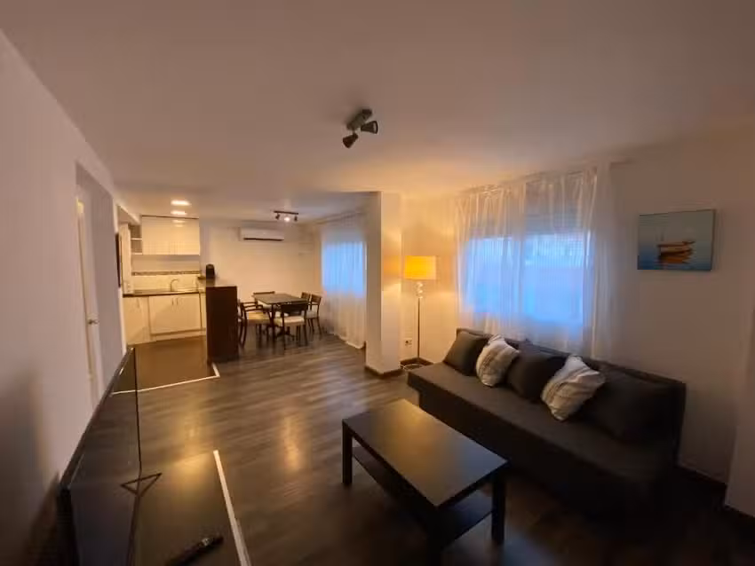 AMPLIO Y LUMINOSO APART