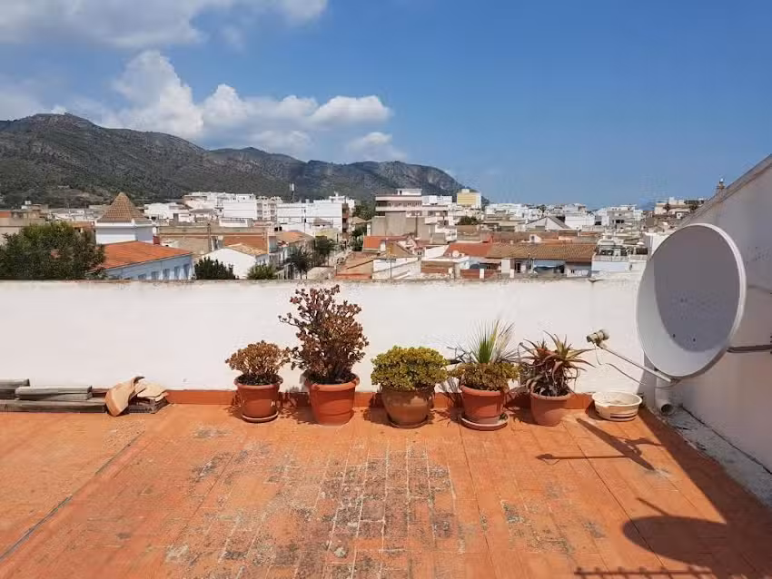 An apartment in Xeraco with 3 bedrooms, located near beach and Gandia
