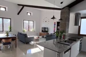 Antiga Biblioteca i Altell: dos apartaments ben diferents