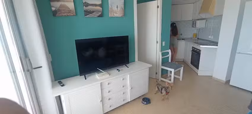 Apartamento 1&ordf; L&iacute;nea de Playa &ndash; Con Piscina y Parking