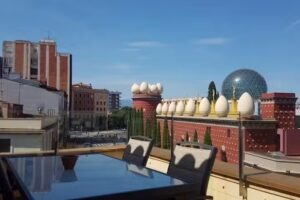 Apartamento &aacute;tico enfrente del Museo Dal&iacute;