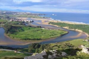 Apartamento con jard&iacute;n en Liencres