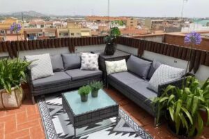 Apartamento con terraza y piscina