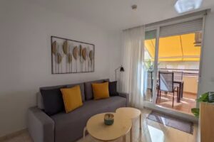 Apartamento con vistas al mar, parking y piscina