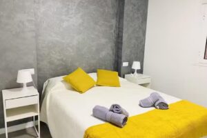 Apartamento en M&aacute;laga junto a estaci&oacute;n de metro by MO