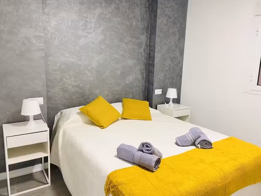 Apartamento en M&aacute;laga junto a estaci&oacute;n de metro by MO