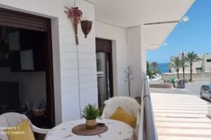 Apartamento LA PITA. Terraza con vistas al mar, a 1 min de la playa & garaje