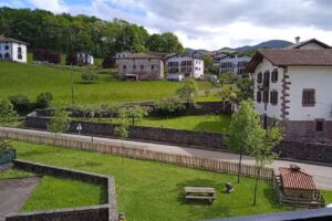 Apartamento Larrazu Agroturismo Bazt&aacute;n &ndash; Arraioz