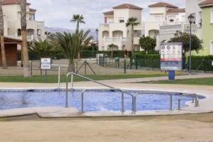 Apartamento naturista con jard&iacute;n.