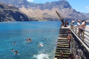 Apartamento Playa De Agaete. Urbanizacion Sambrano