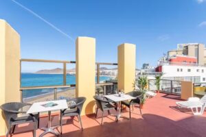 Apartamentos Col&oacute;n Playa