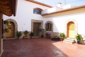 Apartamentos Cuevas Las Chimeneas