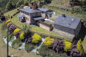 Apartamentos El Vellal