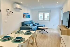 Apartamentos &Eacute;zaro Beach