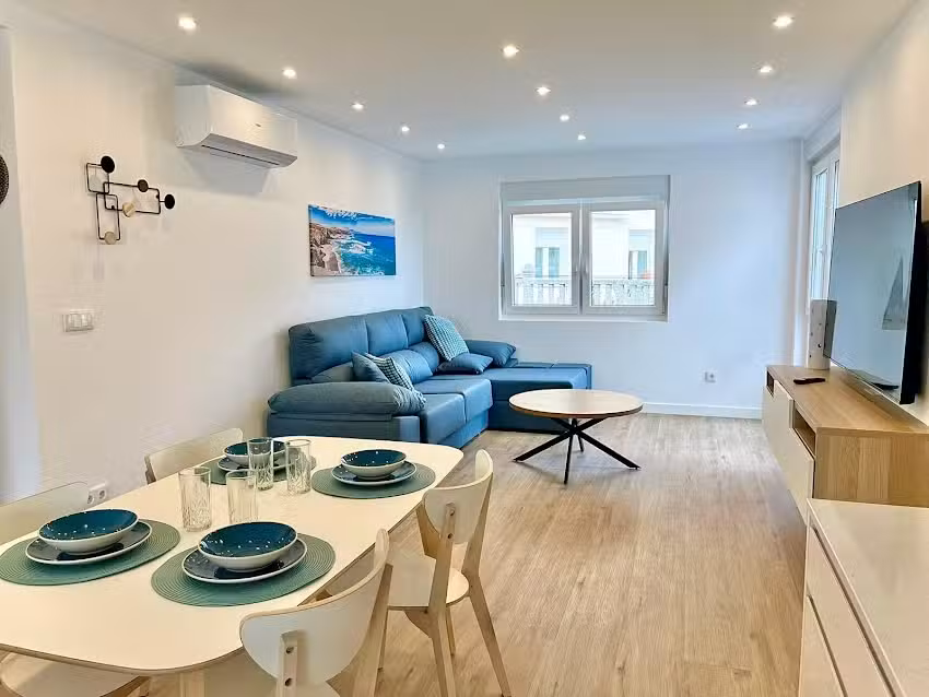 Apartamentos &Eacute;zaro Beach