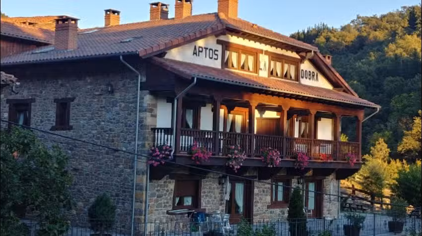 Apartamentos La Dobra