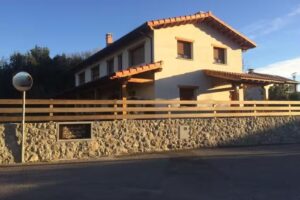 Apartamentos La Llastra de Gara&ntilde;a