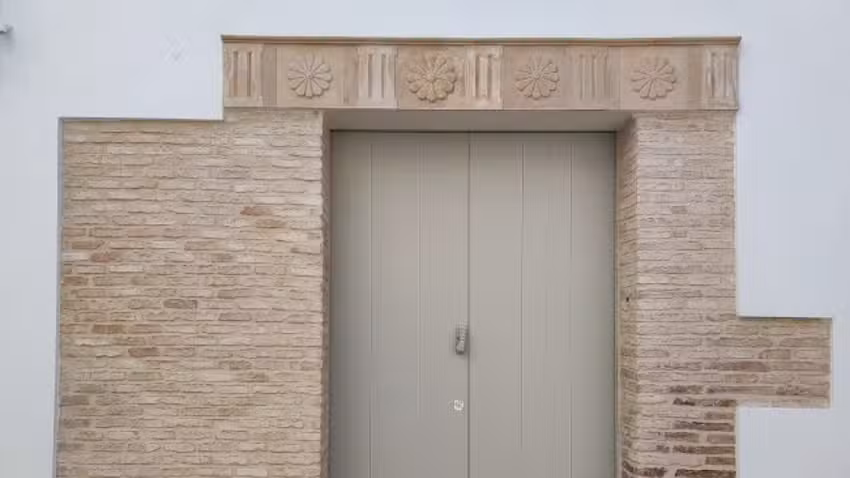 Apartamentos Las Descalzas &ndash; Antonio Rold&aacute;n