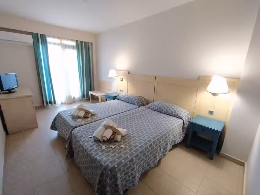 Apartamentos Leo Jardines