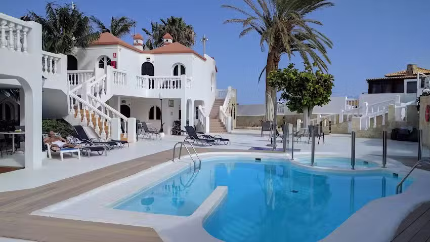 Apartamentos LIVVO Galera Beach